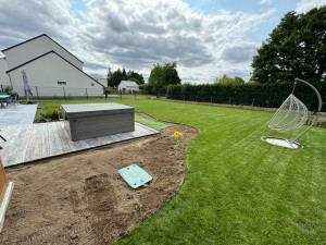 Photo de galerie - Fin de réalisation d’une tonte de pelouse et entretien d’espaces verts