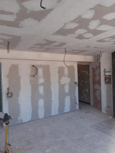 Photo de galerie - Chantier rénovations Placos-enduits studios d'hôtel à Cambrai, respect de toutes les normes eaux, feux... 