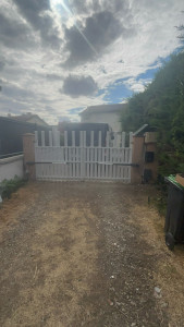 Photo de galerie - Pose de moteurs de portail solaire 