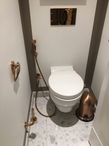 Photo de galerie - Installations toilette suspendu.