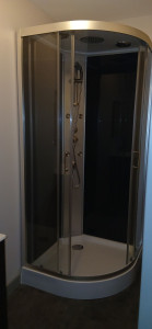 Photo de galerie - Installation cabine de douche, et peinture