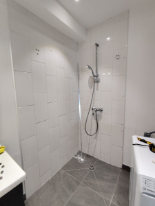 Photo de galerie - Démontage de l'ancien pare douche 