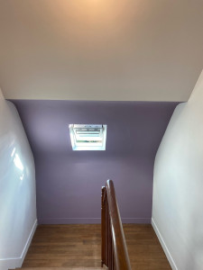 Photo de galerie - Peinture d’une cage d’escalier blanc & couleur