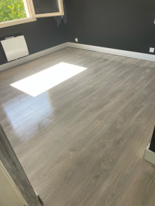 Photo de galerie - Pose parquet et peinture
