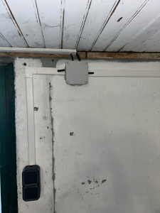 Photo de galerie - Installation de goulottes + boîte de dérivation pour aliment des luminaires dans une cabane 