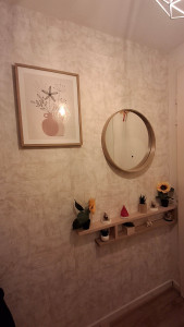 Photo de galerie - Pose papier pient sur petites surface , pose cadre ,miroir et etagere