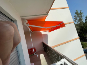 Photo de galerie - Installation d’un store banne neuf a manivelle 