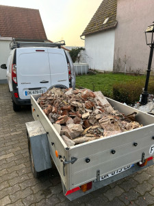 Photo de galerie - Remorque disponible pour les déménagements et évacuation des déchets 