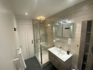 Photo réalisation - Artisan tout corps d'état - Rénovation - Guimat B. - Reims (Coutures-Sud) : Salle de bain - Appartement 
