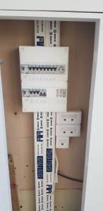 Photo de galerie - Installation d'un tableaux électrique 2 rangées  pour l'extension d'une véranda 