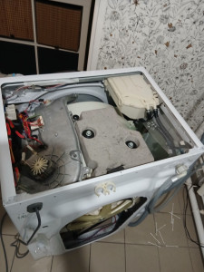 Photo de galerie - Intervention sur machine lavante séchante