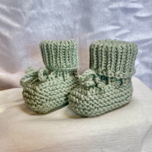 Photo de galerie - Chaussons bébé tricotés en laine 100% Mérino
