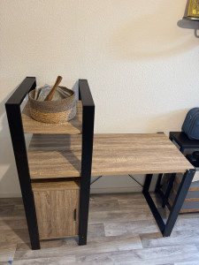 Photo de galerie - Montage d’un bureau en kit