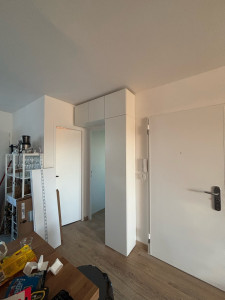 Photo de galerie - Création meuble sur mesure pour rangements et cacher une gaine technique 