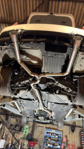 Photo de galerie - Fabrication ligne inox complète après downpipe sur mesure avec remplacement du diffuseur et duplex pour une double sortie 