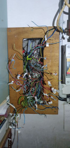 Photo de galerie - Dépose totale et identification des circuits avant mise en place nouveau tableau. 