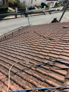 Photo de galerie - Nettoyage haute pression ou brossage Démoussage toiture Traitement anti mousse toiture professionnel Traitement imperméabilisant toiture