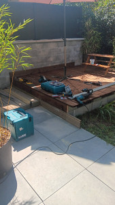 Photo de galerie - Terrasse bois extérieur pour cacher un regard