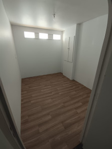Photo de galerie - Transformation d'un garage en chambre, isolation, placo, parquet,  peinture