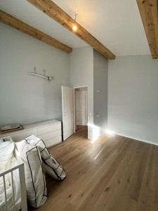 Photo de galerie - Parquet flottant + peinture