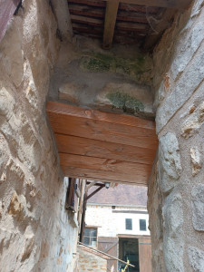 Photo de galerie - Réfection du plafonnier en bois lasuré ainsi qu'une poutre en chêne en façade 