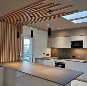 Photo de galerie - Pose de lamelles style claustra dans une cuisine 