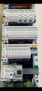 Photo de galerie - RÉNOVATION COMPLÈTE D’UN TABLEAU ELECTRIQUE 
