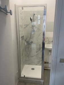 Photo de galerie - Création d’une nouvelle douche avec carrelage effet marbre 