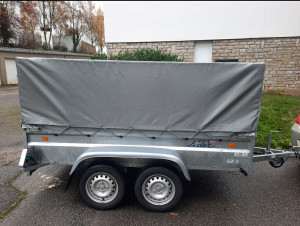 Photo de galerie - Transport de mobiliers avec toutes les protections nécessaires, même par mauvais temps.