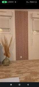 Photo de galerie - Réalisation de 2 panneaux de tasseaux en bois dans un salon