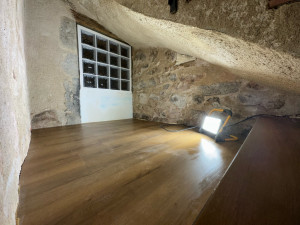 Photo de galerie - Pose d’un châssis en brique de verre | Revêtement de sol 