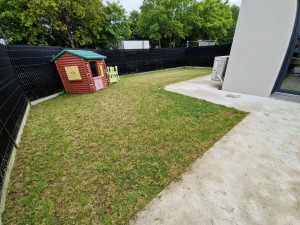 Photo de galerie - Tonte de pelouse dans un terrain de 300 mètres carrés 