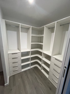 Photo de galerie - Dressing sur-mesure en angle 