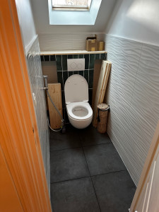 Photo de galerie - Pose Toilettes suspendu  et 3 modele carrelage sol, mur , geberit .