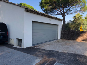 Photo de galerie - Porte de garage enroulable ou sectionnelle 