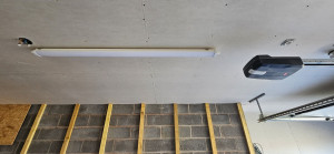 Photo de galerie - Installation d'éclairage dans un garage. mais aussi Installation de tout type d'appareil électrique comme 
Les prises 
les interrupteur 
les spots et autre 