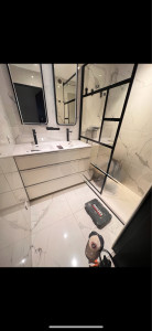 Photo de galerie - Installation d’un bac à douche avec paroi et meuble