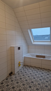 Photo de galerie - Rénovation d'une salle de bain plus habillage de la baignoire et bâti support.