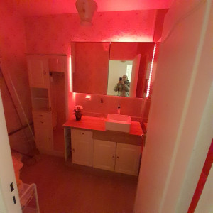 Photo de galerie - Fin de modifications salle de bain posé meble haut encastrer de led