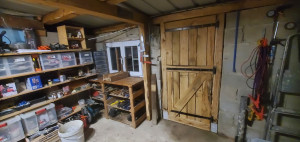 Photo de galerie - Porte en châtaigner massif et ferrures