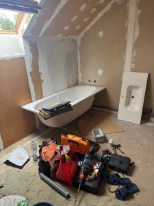 Photo de galerie - Pose une baignoire lavabo toilettes 