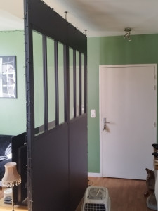 Photo de galerie - Pose d'une verrière réglable en hauteur et peinture murs intérieurs 