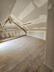Photo de galerie - Comble après isolation + pose de plaques ba 13 + réalisation de bandes