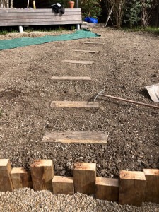 Photo de galerie - Mise en place marches - passage au motoculteur - semis pelouse 