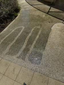 Photo de galerie - Nettoyage haute pression et décapage de terrasses et surfaces extérieures.