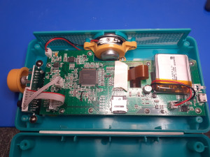 Photo de galerie - Réparation d'une conteuse Lunii, remplacement du bouton rotatif commandé au SAV