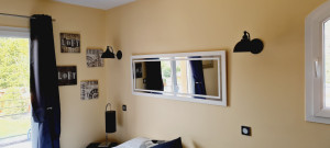 Photo de galerie - Luminaire et tableau