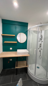 Photo de galerie - Installation douche peinture de murs et installation de lavabo et meuble 