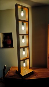Photo de galerie - Lampe à 5 étages réalisé en chêne 