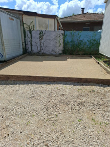 Photo de galerie - Bonjour mes services proposez entretenir vos jardins tonte de pelouses taille de haie désherbage debrousayage évacuation des déchets verts nettoyage haute pression terrasse et murs et petit bricolage 